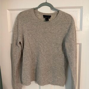 Tahari Women's Light Gray Cashmere Crew Neck Sweater